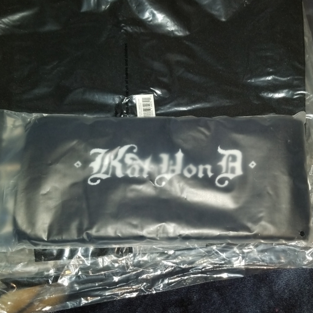 KAT VON D PRO TOWEL - Picture 6 of 6